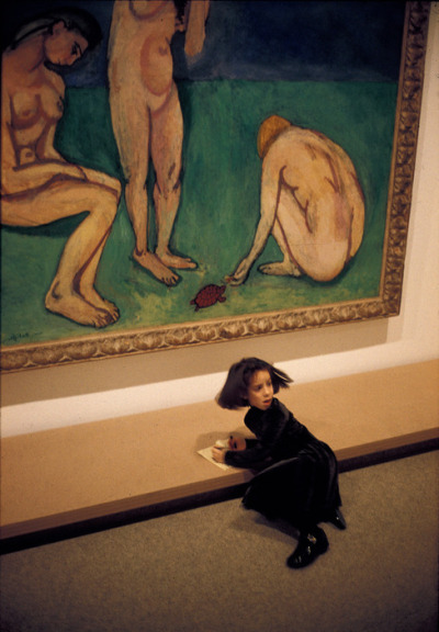 FRANCE. Paris. 1985. Inside the George Pompidou center (the "Beaubourg"). Child in front of a painting.